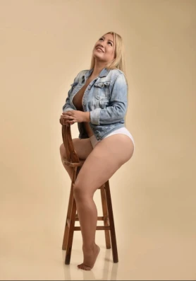 Papakura escort Laura